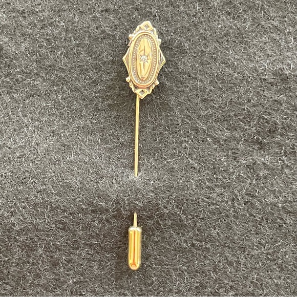 Vintage Avon gold tone stick pin with a crystal in the center - Picture 3 of 6